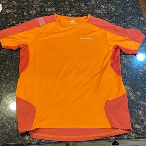 La sportive Mens vented short sleeve tee